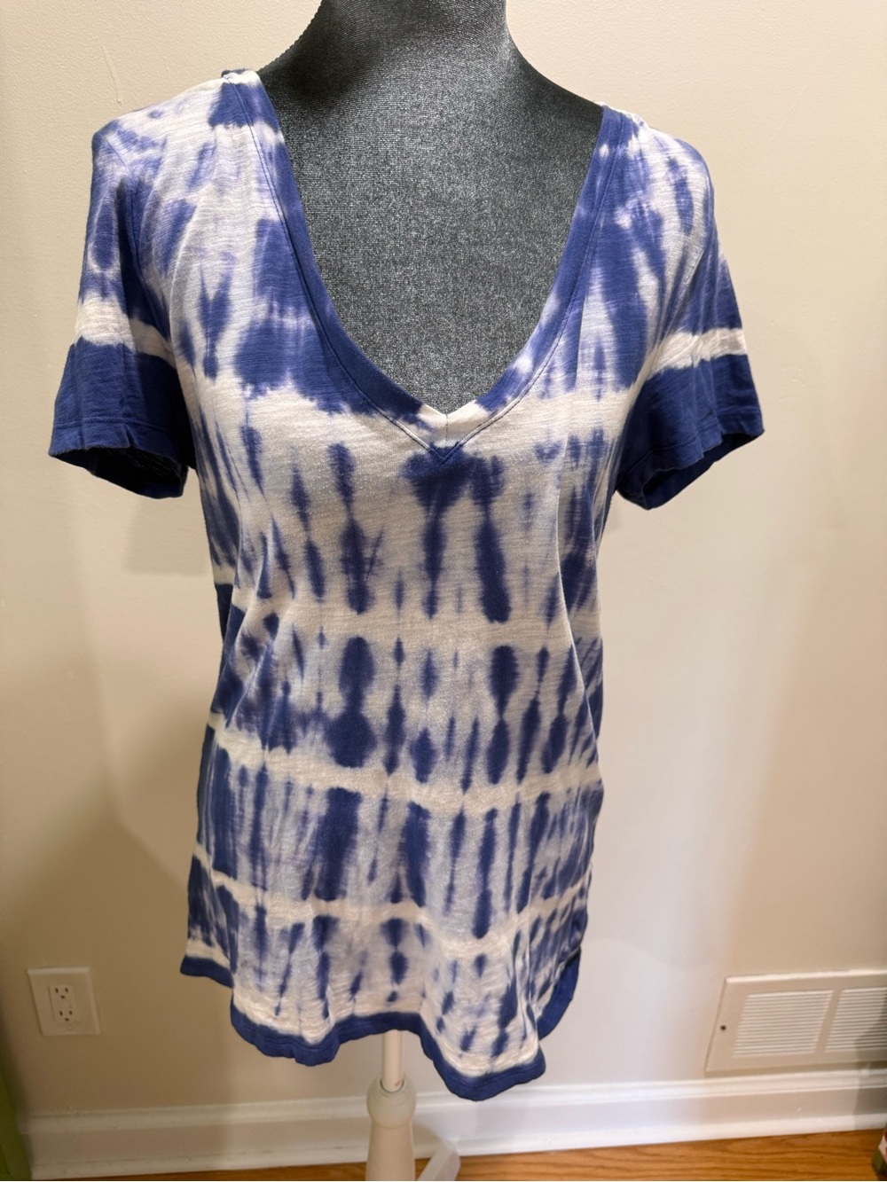 Merona Navy and White vintage vibe Tie-Dye V-Neck Short Sleeve 100% cotton Tee